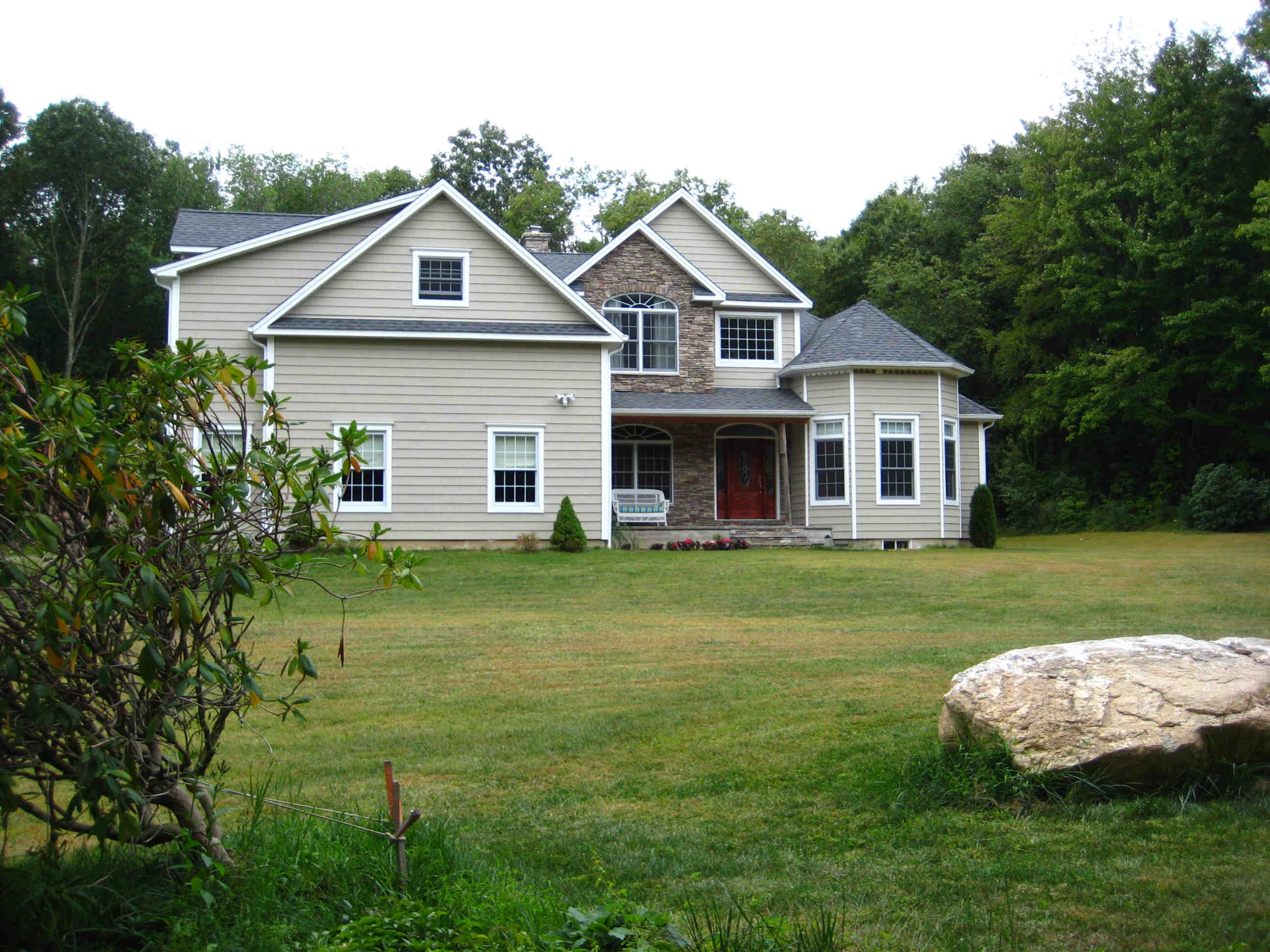 Building photograph for 7 BURRITT HILL RD
